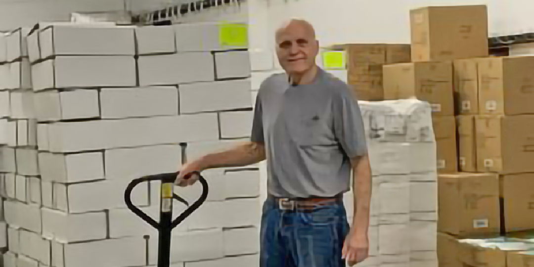 img_1080x540_man-with-pallet-of-boxes